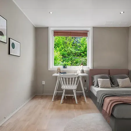 With Private Balcony And Flexible Check In Lägenhet *