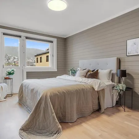 With Private Balcony And Flexible Check In * Bergen